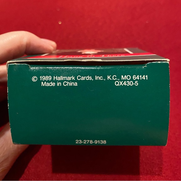 LIKE NEW rare Hallmark “Hang in There” mouse ornament - Picture 4 of 8